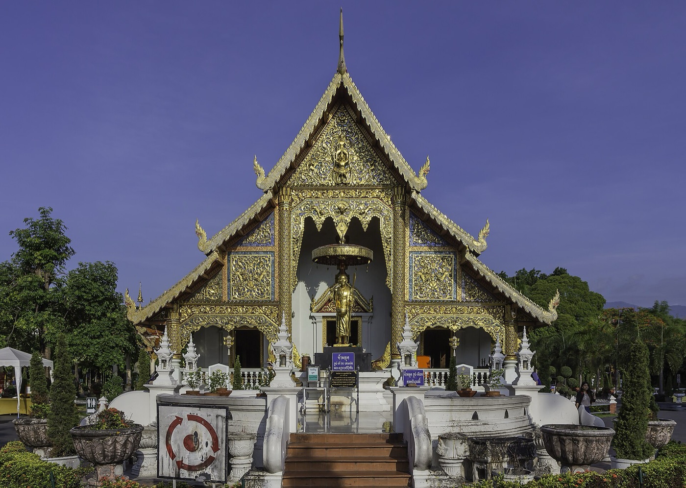 วัดพระสิงห์ในเชียงใหม่ ใต้ท้องฟ้าสีฟ้า